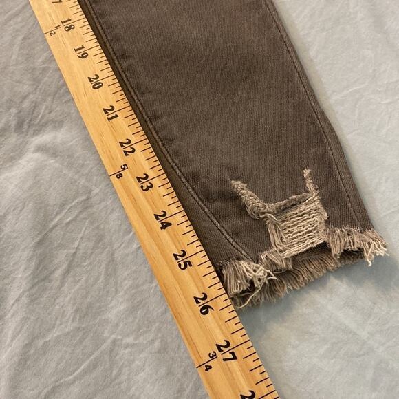 KanCan Estilo Mid Rise Distressed Gray Skinny Cropped Jeans - Picture 8 of 11